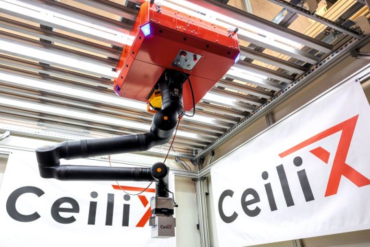 Das von Ceilix gemeinsam mit Kassow Robots entwickelte Robotersystem ermöglicht eine platzsparende Automatisierung. Bild: Ceilix