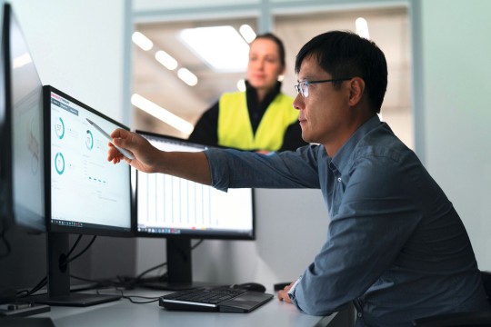 Leuze-SmartID-Edge bietet eine maximale Transparenz von Objekt- und Prozessdaten dank intelligenter, sicherer Identifikation auf Edge-Ebene. Bild: Leuze