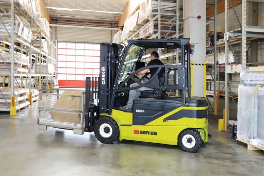 Insgesamt 30 Clark-Elektrostapler sorgen bei Teckemtrup tagtäglich für eine logistische Meisterleistung. Bild: Clark Europe GmbH