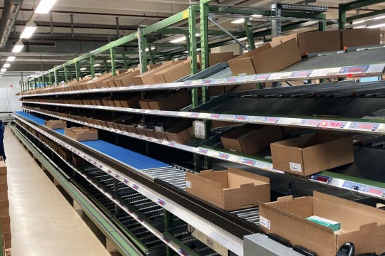 Durch die neue Pick-by-Light-Technologie konnte die Fehlerquote im Kommissionierprozess deutlich reduziert werden. Bild: Heitec AG, Ch. Koch