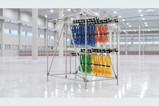 Hängefördersysteme ermöglichen eine besonders produktive Bereitstellung von Materialien, die in üblichen KLT zu viel Platz einnehmen oder sich leicht verhaken. (Bildquelle: Item)