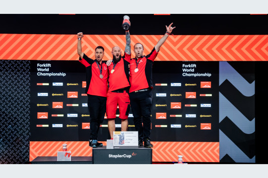 Jörg Klößinger (Mitte) aus Oberdachstetten ist Men’s Forklift World Champion 2026. (Quelle: Bert Willer Fotografie)