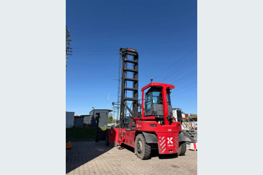 Das Modell „ECG 90-110“ hebt Leercontainer mit einer Kapazität von neun bis elf Tonnen. (Bildquelle: Kalmar)