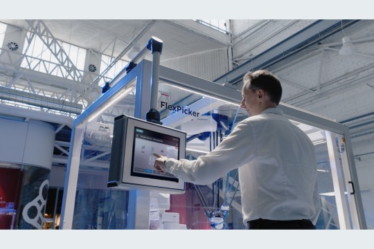 „PickMaster Lite“ von ABB Robotics unterstützt Maschinenbauer und Systemintegratoren dabei, kameragestützte Highspeed‑Kommissionieranwendungen einfacher, schneller und mit geringerem Entwicklungsaufwand umzusetzen. (Bild: ABB Robotics)