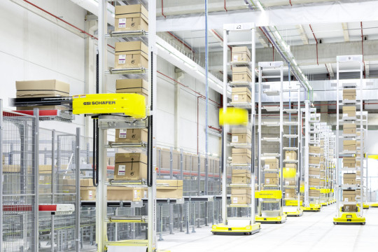 Rackbot“-Systeme ermöglichen die unabhängige Skalierung von Kapazität und Durchsatz. So kann die Leistung Schritt für Schritt an das Unternehmenswachstum angepasst werden. (Bildquelle: SSI Schäfer)