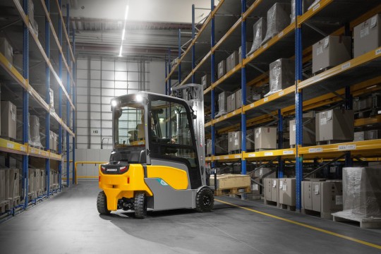 Das modulare Energiekonzept umfasst mehrere Batteriegrößen sowie Optionen für Blei-Säure-Batterien und eine Vorbereitung auf den Brennstoffzellenbetrieb. (Quelle: Jungheinrich)