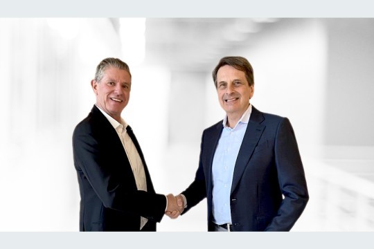 Christian Leeser (CEO, Fraba – rechts) und Christian-Erik Thöny, (CEO der Cedes-Gruppe)