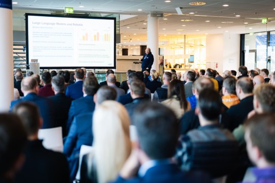 Fachvorträge, Workshops, Praxisberichte und Werksführungen sollen technische Konzepte mit Anwendungen aus dem Betrieb verbinden. (Quelle: Gebhardt)