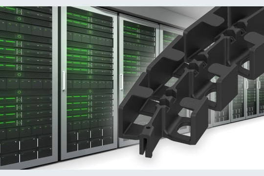 Die „draw-e-chain“ bietet ein flaches, einfaches und günstiges Design zur Leitungsführung bei Auszügen und Schubladen jeglicher Art, beispielsweise in Server-Racks. (Quelle: Igus GmbH)