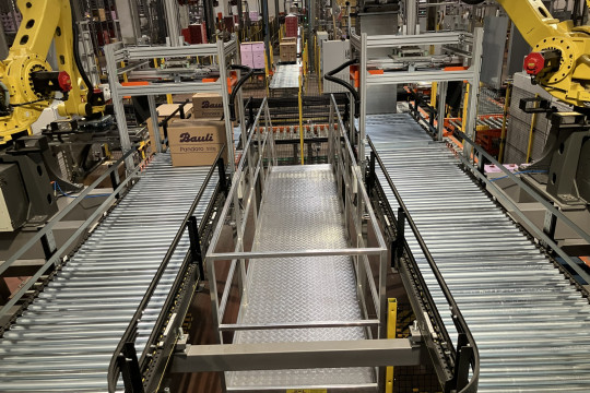 The conveyor system includes around 690 rollers, 30 "RollerDrive" drives, and 20 "MultiControl" controllers. (Image source: Interroll)