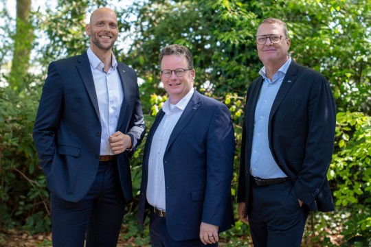 Die neue Geschäftsführung der LIS (v.l.n.r.): Jan-Frederik Mecklenbrauck (CFO), Rob Schreurs (CEO) und Rolf Hansmann (Co-CEO) verantworten künftig gemeinsam die strategische Weiterentwicklung des Unternehmens. (Quelle: LIS)