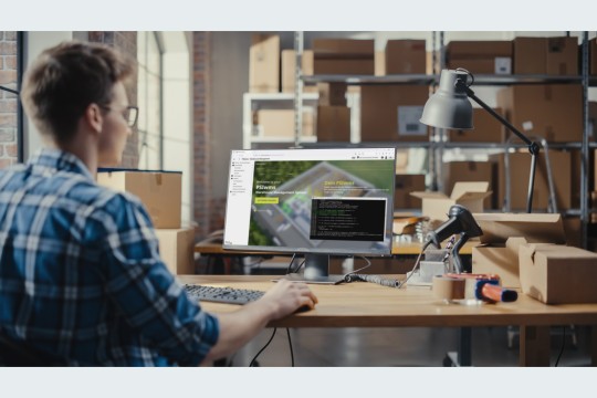 Veränderte Prozesse und neue Softwarestände erhöhen den Prüfbedarf in Warehouse-Management-Systemen. Automatisierte Tests können dabei unterstützen. (Quelle: Gorodenkoff / Adobe Stock; edited by PSI Software SE)