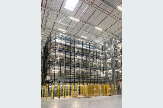 Mit seinen SRT- und SDT-Lichtbandsystemen verbindet Regiolux leistungsstarke, energieeffiziente Technik mit hoher Betriebssicherheit und schafft so die Grundlage für effiziente Prozesse und sichere Arbeitsplätze in der modernen Logistik. (Bildquelle: Romana Dziedzic-Regiolux Polska Sp. zoo)