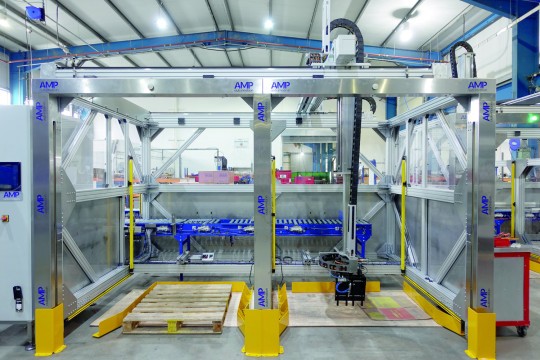 Rollon hat für AMP Automation eine Palettierlösung für eine Verpackungslinie realisiert. Maßgeschneiderte Teleskoptechnik ermöglicht eine hohe Dynamik bei begrenztem Bauraum (Bildquelle: Rollon GmbH)