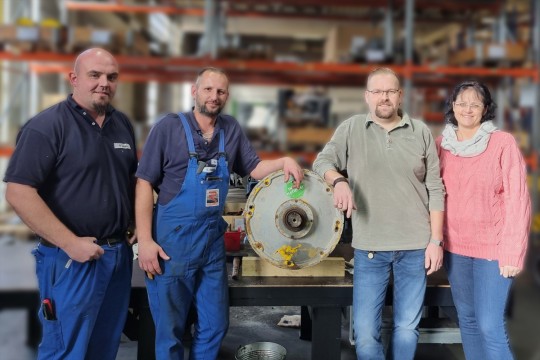 Dank Martin Dumke, Sandro Hannack, Thomas Teupel und Anja Kannenberg (v.l.) konnte Rulmeca’s Kundenserviceteam die Durchlaufzeiten generalüberholter Trommelmotoren im Schnitt halbieren.