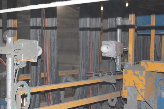 Die Staubbelastung im Zementwerk ist enorm. Nur Radarsensoren funktionieren hier jahrelang fehler- und wartungsfrei. (Bildquelle: Symeo)