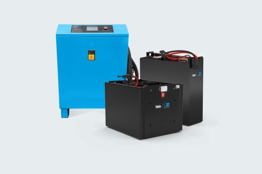 Die einheitliche Lösung aus Batterie, Ladegerät und Flurförderzeug liefert intelligente Energie für intelligente Abläufe und vereinfach die Beschaffung sowie die Wartung. (Bildquelle: Yale)