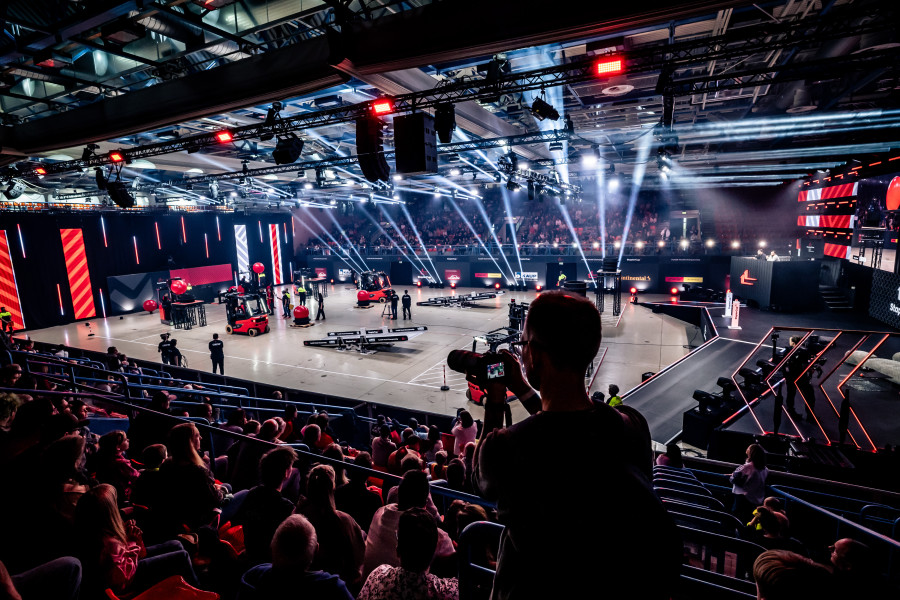 Tolle Stimmung, volles Haus bei den Stapler Cup Finals 2026 in Aschaffenburg. (Quelle: Bert Willer Fotografie)