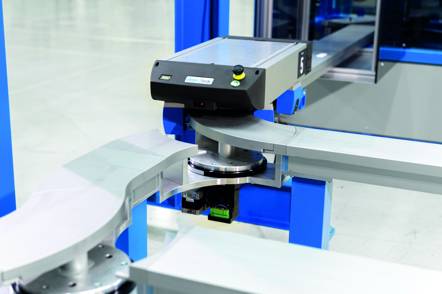 „Stein link“ transportiert Produkte und Materialien flexibel über Weichen und Streckenmodule und ermöglicht anpassungsfähige Materialflüsse in sensiblen Produktionsumgebungen. (Bildquelle: Stein Automation)