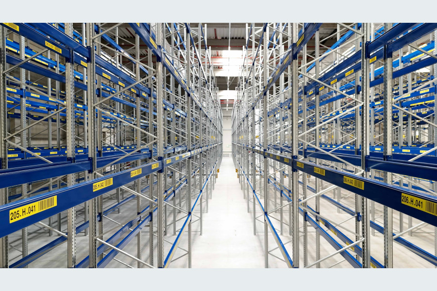 Nur bei der Eröffnung leer: Blick ins Innere des Logistikzentrums. (Quelle. Movianto)