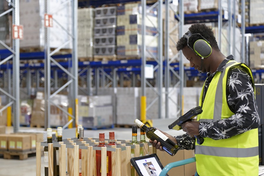 Mit dem Boom der E-Commerce Branche sinkt in Großbritannien die Mitarbeiterzufriedenheit unter den Top 25 Logistikanbietern. Besseres Mitarbeitertraining ist eine Möglichkeit, um den Hauptgründen der Unzufriedenheit entgegenzuwirken.