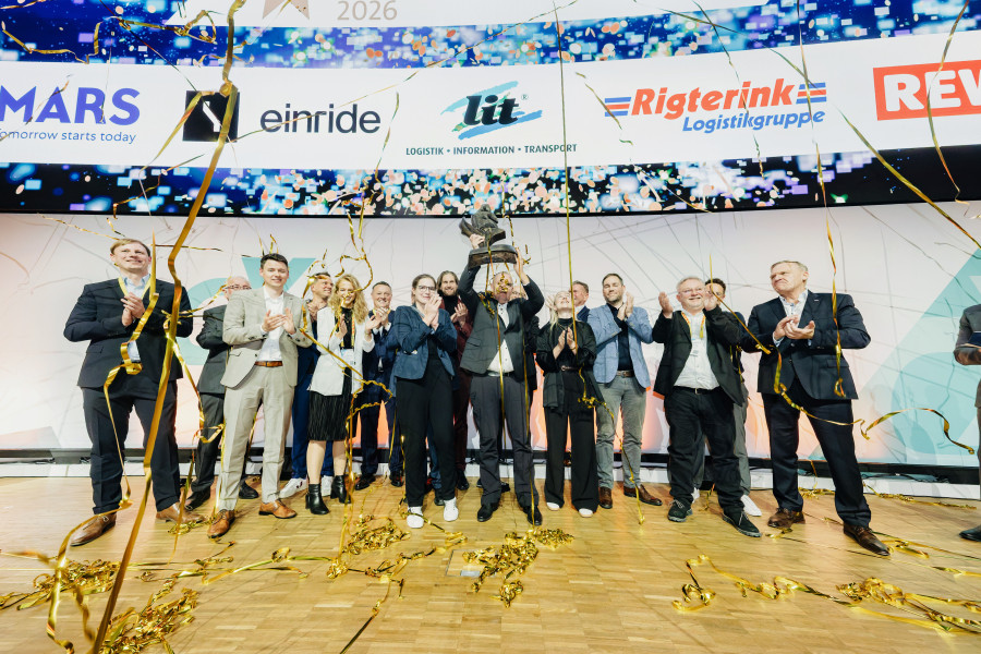 Auszeichnung für eine elektrifizierte Lieferkette: Mars, die Rewe Group, Rigterink, Einride und L.I.T. gewinnen mit ihrem gemeinsamen Projekt den Deutschen Logistik-Preis 2026. Die Preisverleihung fand im Rahmen der BVL Supply Chain CX im Estrel Berlin statt.