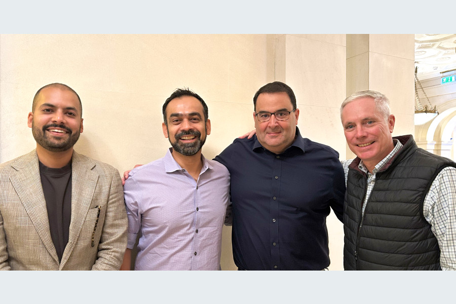 Die Kooperation verbindet Lagerautomatisierung und Systemintegration mit Technologien für Verpackung, Verschluss und Produktschutz. (v. l. n. r): Om Shankar, COO bei Element Logic, Ankush Malhotra, CEO bei Ele-ment Logic, Omar Asali, CEO von Ranpak, und Torben Schultze, Vertriebsleiter bei Ranpak. (Bildquelle: Element Logic)