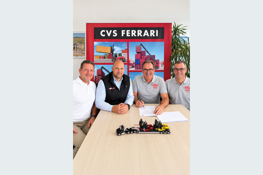 Freuen sich auf die Zusammenarbeit (von links nach rechts).: Olaf Oppermann, Geschäftsführer GS-Gabelstapler Service GmbH Oliver Hoffmann, Vertriebsleiter CVS Ferrari Deutschland GmbH Torsten Franke, Gesellschafter und Geschäftsführer GS-Gabelstapler Service GmbH Florian Hintze, Geschäftsführer GS-Gabelstapler Service GmbH (Bildquelle: CVS Ferrari Deutschland GmbH)