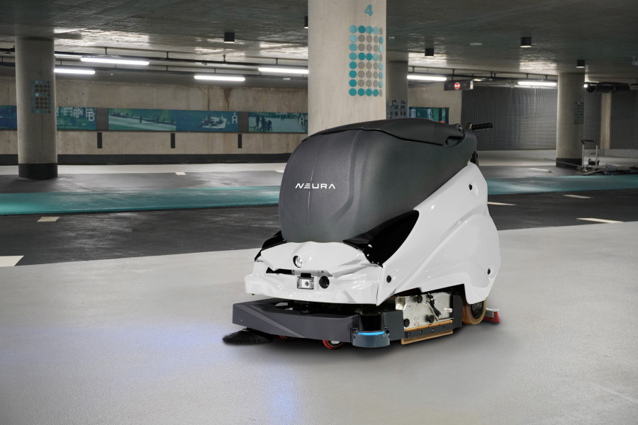 Der „Clean Move 700C“ kombiniert die Aufnahme von Grobschmutz mit einer Nassreinigung und ist auch für strukturierte oder unebene Bodenflächen ausgelegt. (Bildquelle: Neura Mobile Robots/mit KI bearbeitet)
