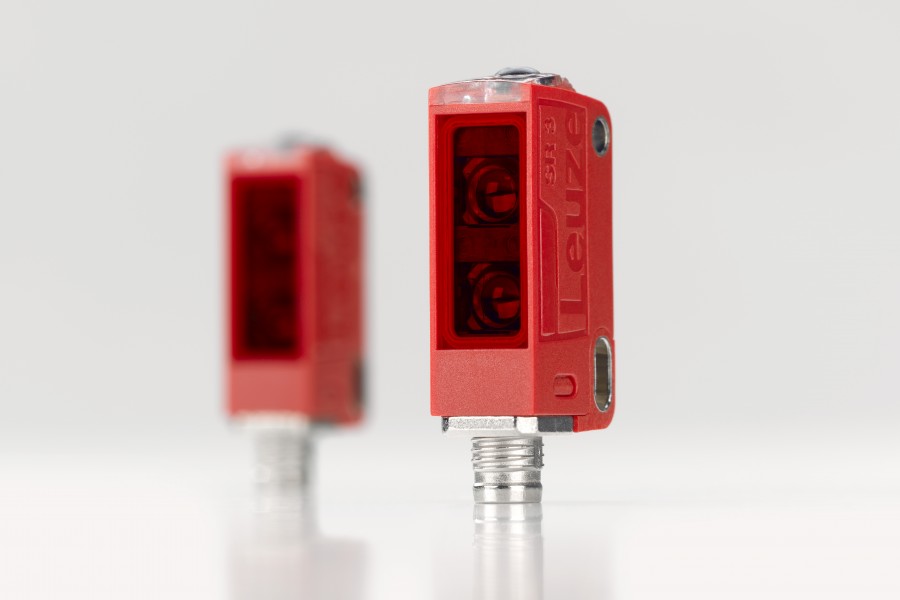 Der neue Sensor ODT 3C von Leuze übermittelt sowohl schaltende als auch messende Informationen über IO-Link an die Maschinensteuerung – eine effizient einsetzbare und kostensparende 2-in-1-Lösung.