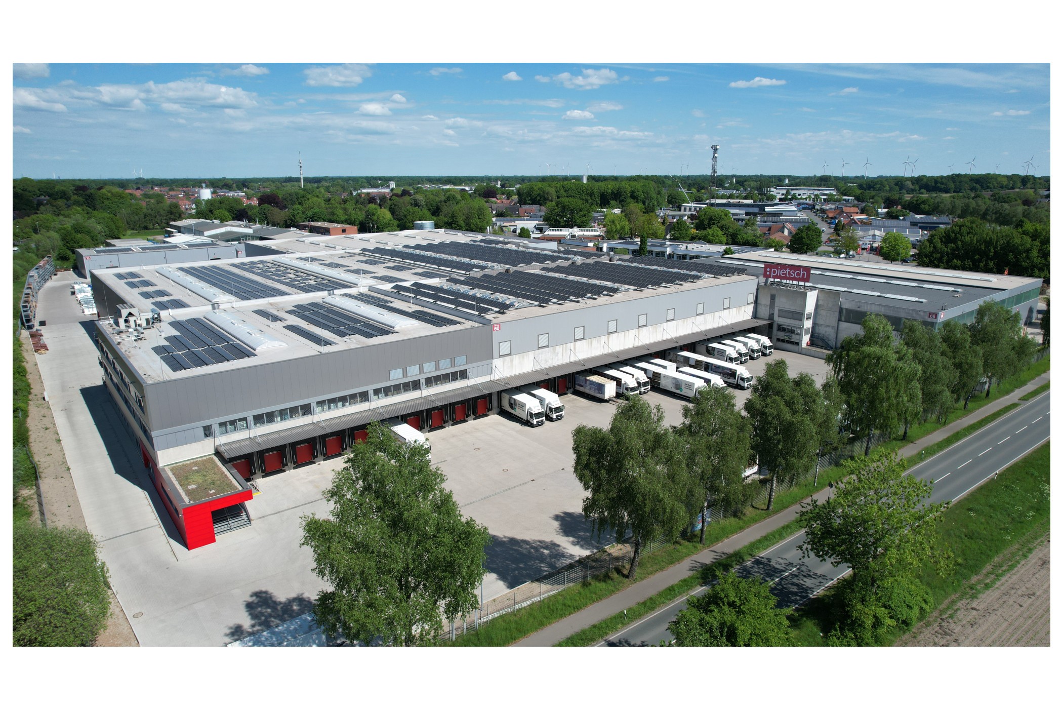 Am Standort Ahaus der Pietsch Gruppe befindet sich das Zentrallager mit Querverbindungen zu allen anderen Standorten der Unternehmensgruppe. (Bildquelle: Kurt Pietsch GmbH & Co. KG)