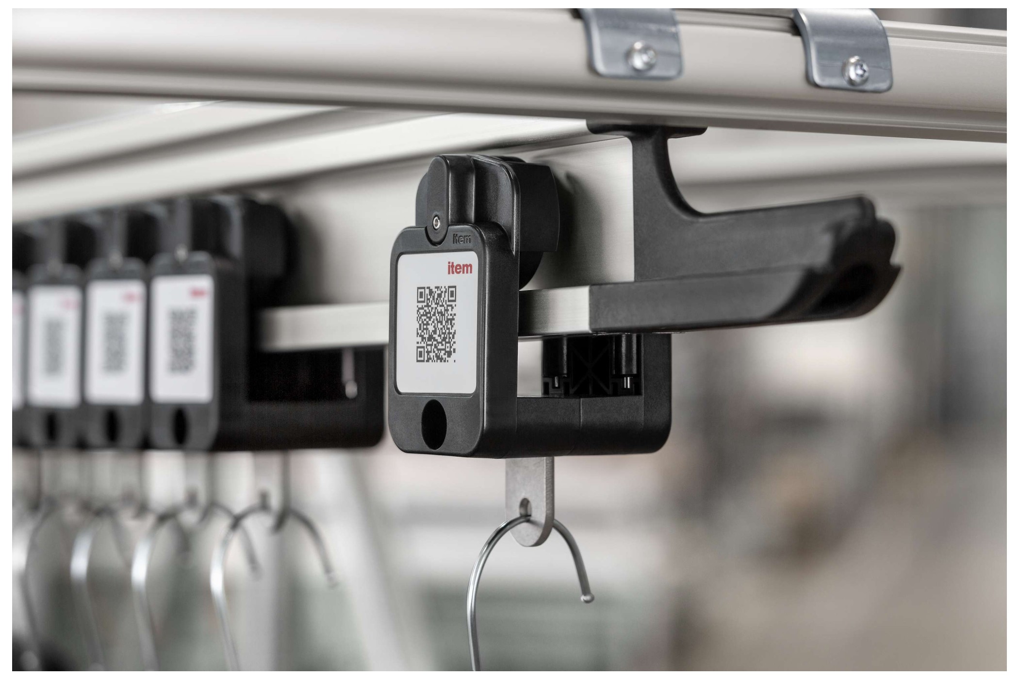 The trolleys are available in a defined, uniform size and are significantly smaller than KLT. Therefore, they require considerably less space for storage. (Image source: Item)