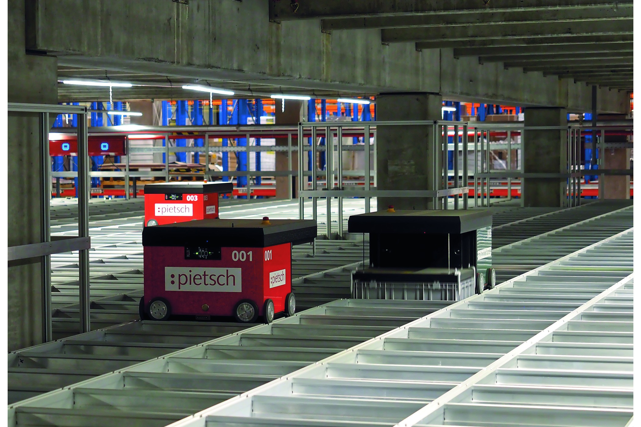 Das Autostore-Lager wurde innerhalb von fünf Monaten während des laufenden Betriebs realisiert. Das System ist ohne Middleware direkt an „Prostore“ angebunden. (Bildquelle: Christiane Straßenburg-Volkmann)