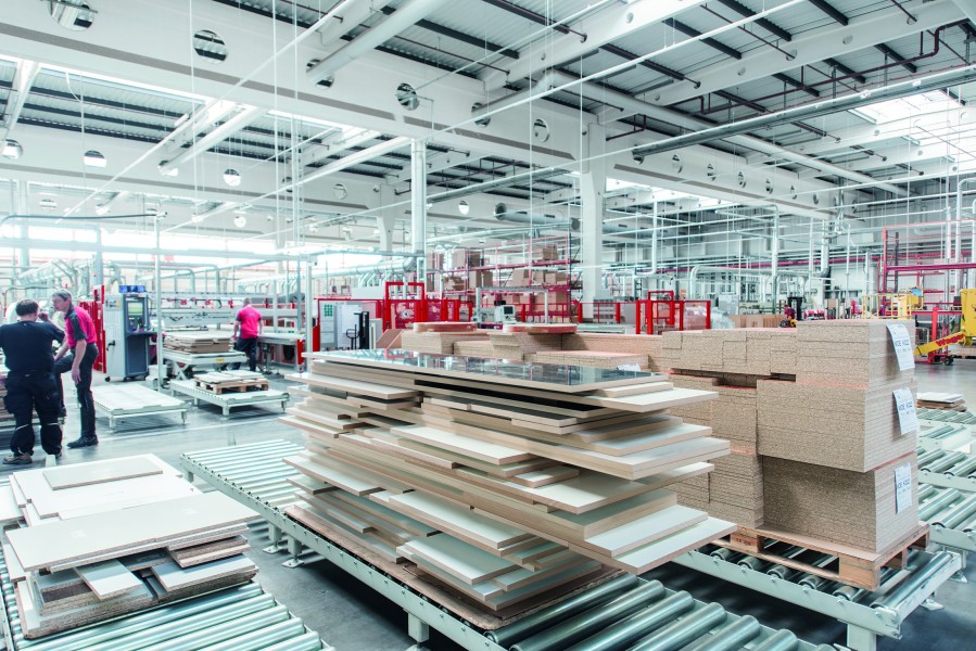 Platz 8: Roboter revolutionieren die Möbelproduktion: State of the Art im automatisierten Handling » https://www.technische-logistik.net/node/25972 | Die intelligenten Stapellösung von IMA Schelling errechnet die Abstapelung vorab für den gesamten Auftrag. (Bildquelle: IMA Schelling Group)