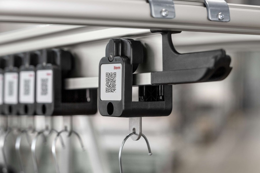 Die Laufwagen sind in einer definierten einheitlichen Größe vorhanden und deutlich kleiner als KLT. Daher benötigen sie bei der Lagerung erheblich weniger Platz. (Bildquelle: Item)