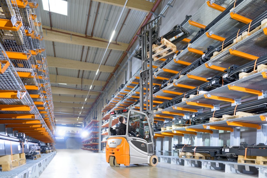 In Kombination mit dem leistungsstarken und wendigen RX 20 stellt die neue Still-Lithium-Ionen-Batterie für viele Unternehmen einen smarten Einstieg in die Lithium-Ionen-Technologie dar. (Bildquelle. Still)