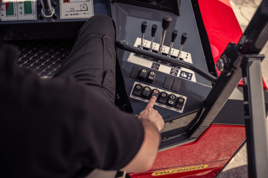 Modernste Komponenten sorgen beim FLM 25 für ergonomische Arbeitsabläufe und eine sichere Handhabung. (Bildquelle: Palfinger)