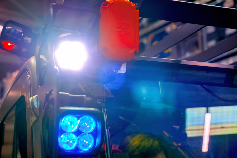 „Still-Zoning“ basiert auf der digitalen Funktechnologie für den Nahbereich. Mit den räumlichen und gerichteten Daten können Objekte bis zu zehn Zentimeter genau geortet werden. Dabei genügt nur noch eine aktive Antenne auf dem Staplerdach. Bild: Gerd Knehr