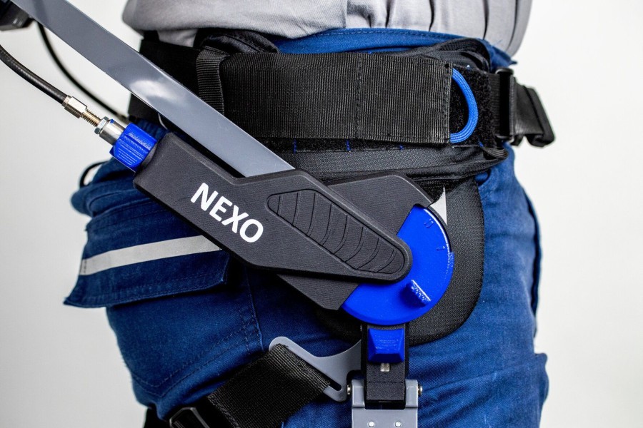 Die „Nexo Control Unit“ des Rumpfbeuge-Exoskelett „Nexo Pro“ dient zur Aktivierung, Einstellung und Steuerung von Unterstützungsbeginn und Unterstützungsstärke. (Quelle: J. Schmalz GmbH)