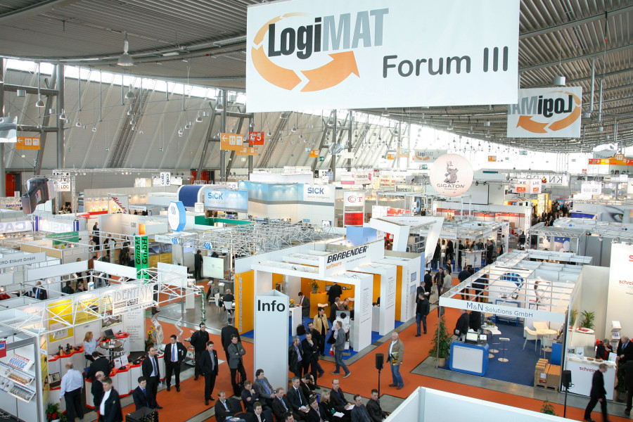 Immer wieder imposant ist der Blick von der Galerie mit Foren mitten im Geschehen der Logimat. (Quelle: Euroexpo GmbH)