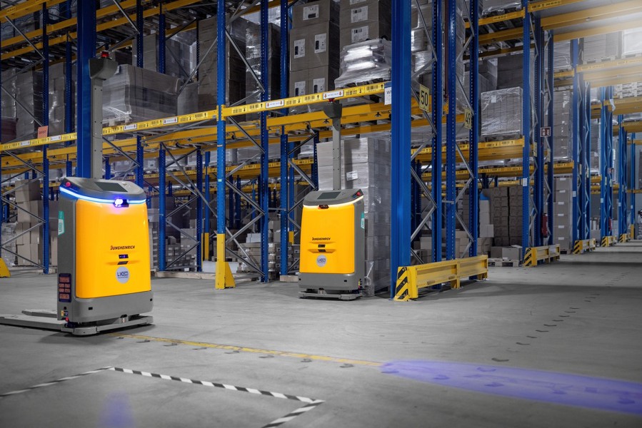 Platz 4: Durable startet Automatisierung mit drei Mobile Robots von Jungheinrich » https://www.technische-logistik.net/node/26187 | (Bildquelle: Jungheinrich AG)