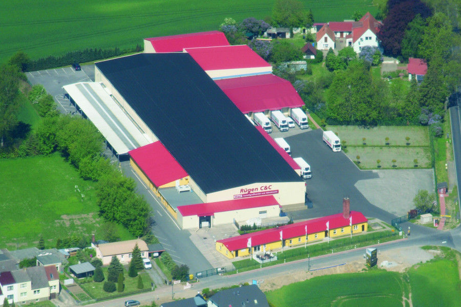 Platz 9: Zustellgroßhandel & Abholmarkt Rügen C&C vertraut auf Klinkhammer bei automatisierter Tiefkühllogistik » https://www.technische-logistik.net/node/27041 | Am Standort Parchtitz auf Rügen erweitert Rügen C&C seine Logistik um ein automatisiertes Tiefkühllager. (Bildquelle: Lebensmittel-Zustellgroßhandel Rügen C&C)