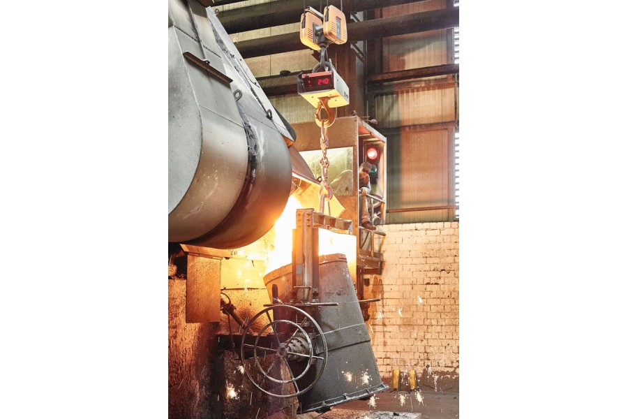 3. Das Gewicht des aus den Schmelzöfen fließenden Materials wird angezeigt. (Quelle: Demag)
