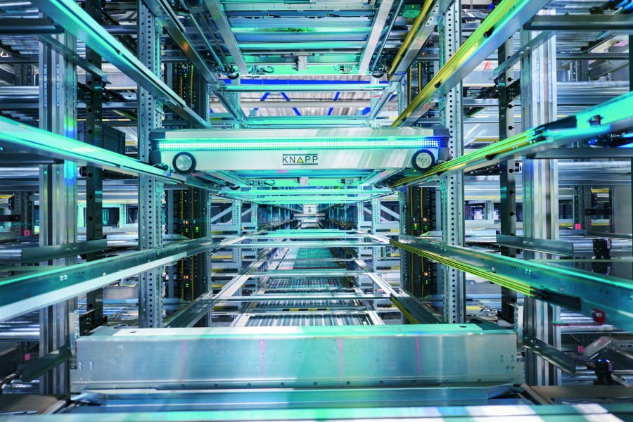 Das „Evo Shuttle“ ermöglicht eine flexible und intelligente Lagerung von Kleinwaren. Bild: Knapp/Niederwieser