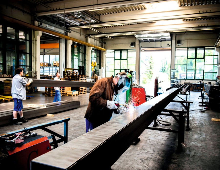 3. Mit ihren mehr als 60 Mitarbeiterinnen und Mitarbeitern entwickelt und baut die BINDER GmbH individuelle Fördertechnik-Komponenten, viele davon als hochspezialisierte Sonderlösungen. (Quelle: Binder)