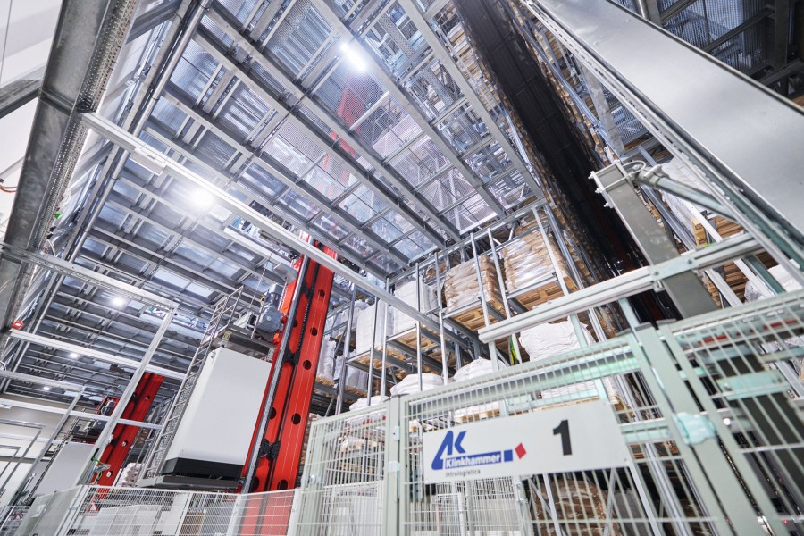 31 Meter hohes, fünf-gassiges, automatisches Hochregallager in Silo-Bauweise Bild: Klinkhammer 