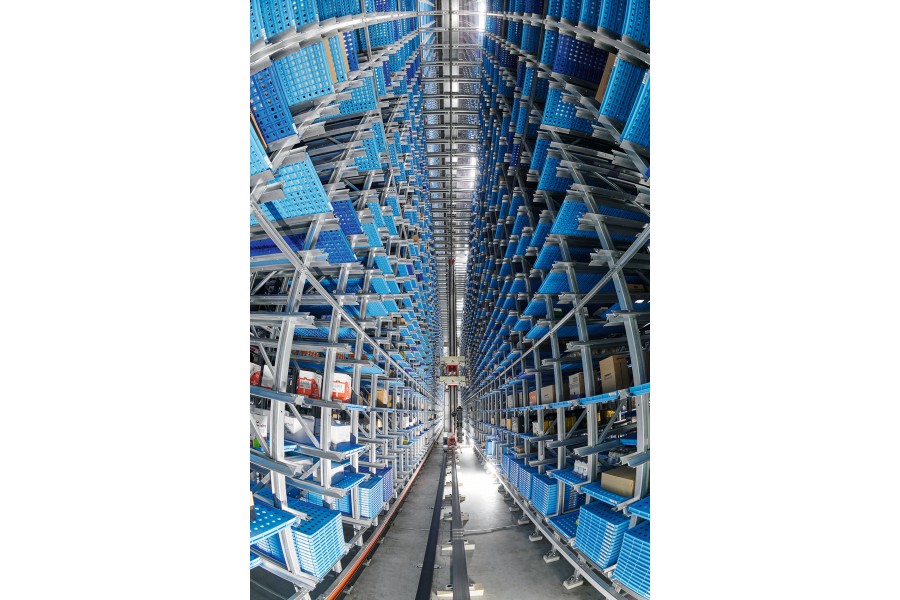 In Summe wurden 60 energieeffiziente RGB und 222.000 Lagerplätze im Hoogvliet-Omnichannel-Logistikzentrum verbaut. Bild: Witron 