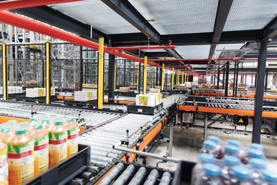 Einzelhandel-Kolli(s) auf dem Weg ins Microshuttle-System Bild: Vanderlande