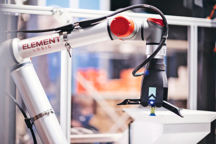 Der „eOperator“ unterstützt die automatisierten Logistikprozesse bei Solar. Bild: Element Logic 