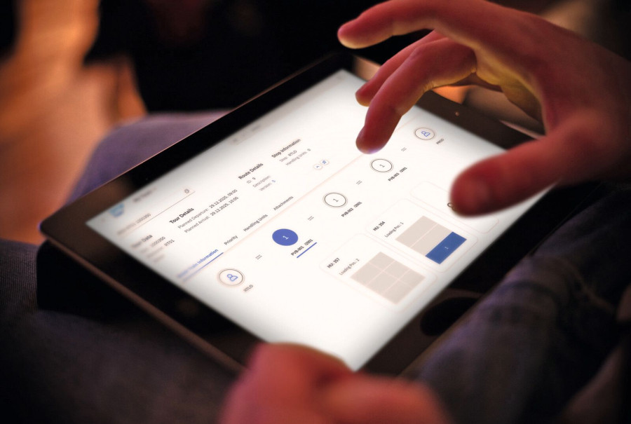 Die „My Tours“-App stellt dem Routenzugfahrer auf dem Tablet Informationen zur laufenden Tour, zu Stopps und zu den zu transportierenden Handling Units bereit. Bild: Leogistics